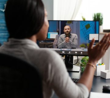 التعليم الإلكتروني بين طموحات المعلمين والواقع العربي