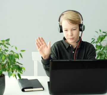 التعليم الإلكتروني: ثورة تعليمية بين يديك!