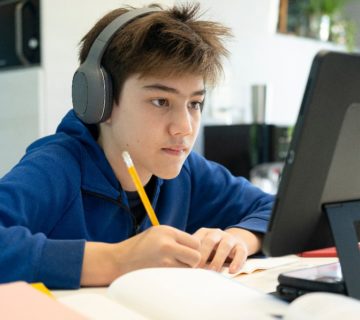 يلاستيب: وجهتك الأولى للدخول بمجال التعليم الإلكتروني